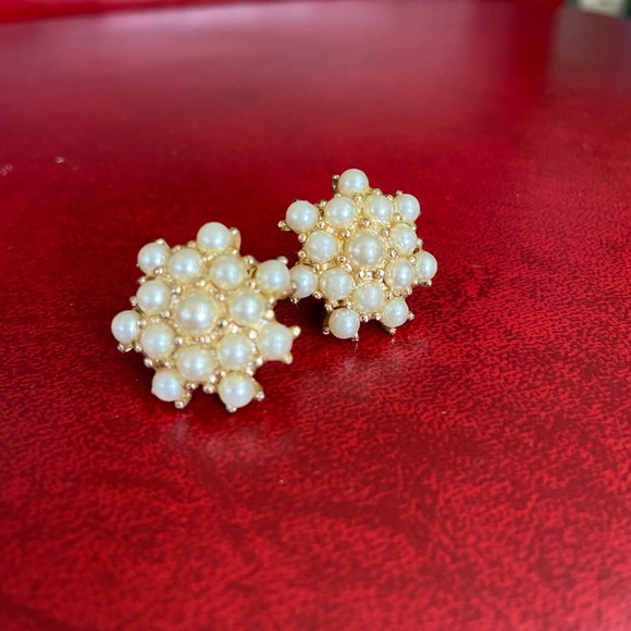 Vintage Costume Jewelry Faux Pearls Screw Back Earrings Awesome! 7/8” Large! - Picture 3 of 6